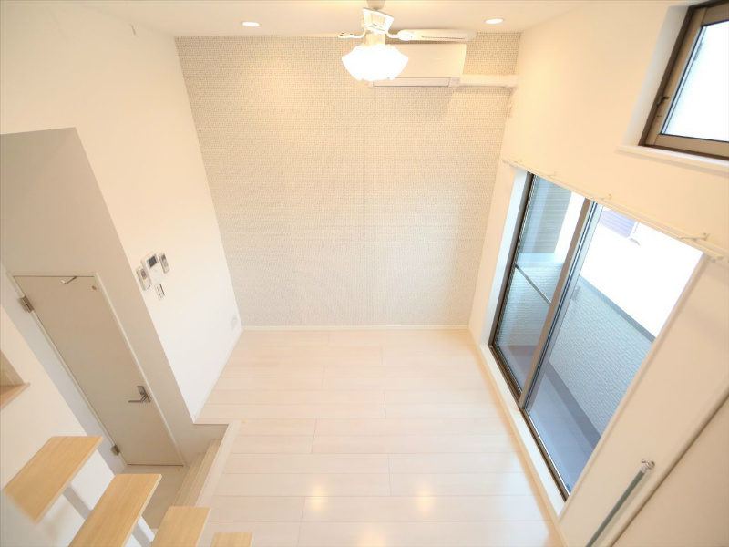 バルコニー　洋室6帖　上階ロフト5.4帖（収納でも部屋でも使えます）