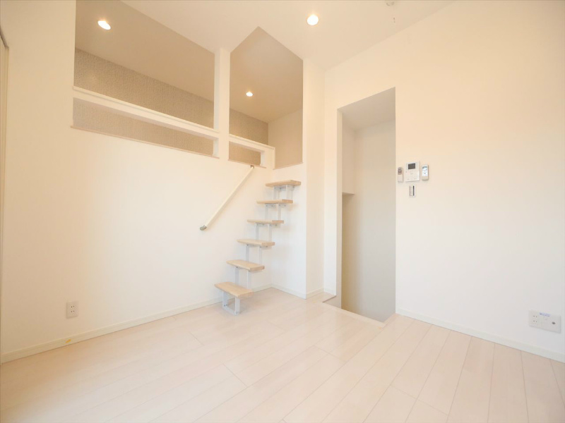 居室・リビング　洋室6帖　上階ロフト5.4帖（収納でも部屋でも使えます）