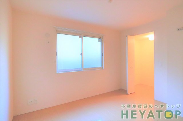 収納　収納力たっぷりのウォークインクローゼット（同仕様写真）