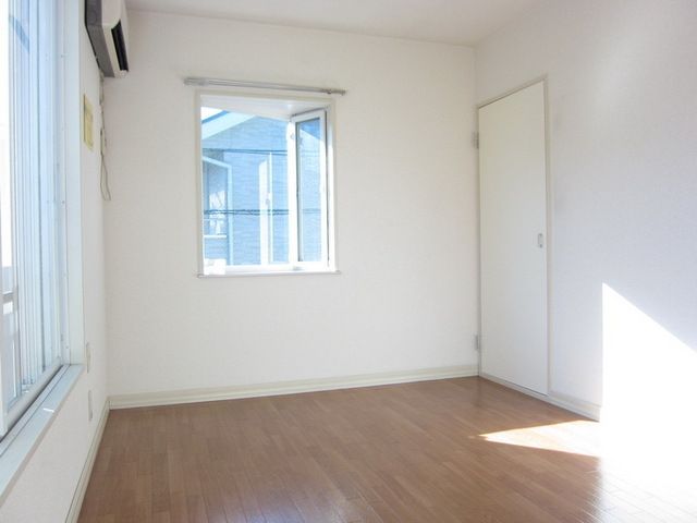 居室・リビング　♪２面採光で風通しも良好！♪