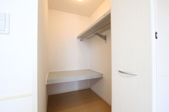 収納　洋室ウォークインクローゼット