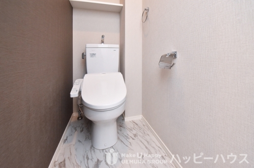 トイレ　別物件参考画像。建具および床・壁の色、設備は画像と異なります