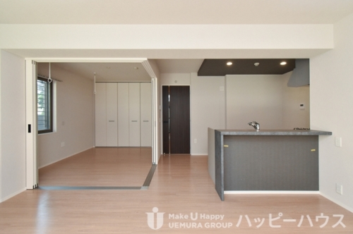 居室・リビング　別物件参考画像。建具および床・壁の色、設備は画像と異なります