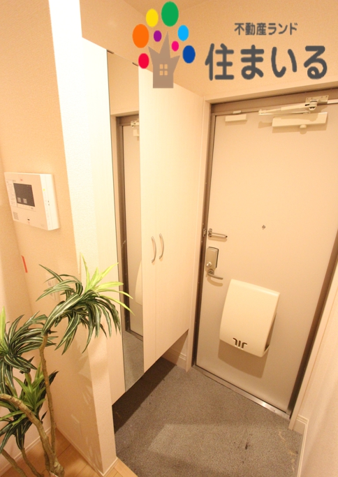 玄関　※写真は同社同型タイプとなります