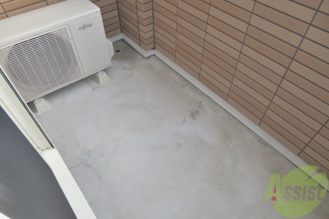 バルコニー　バルコニーは壁がレンガになっていてオシャレですよ。