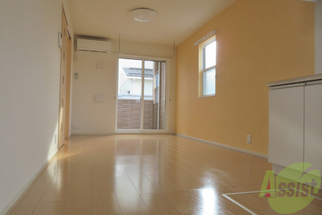 居室・リビング　リビングは広々としていて開放感のあるリビングです。