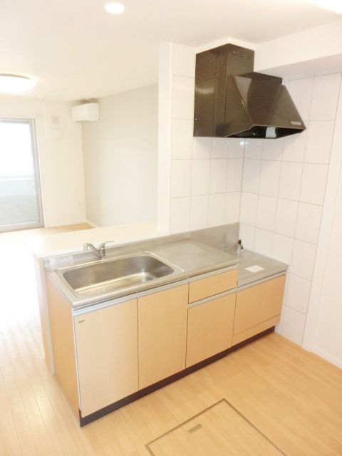 キッチン　リビングを見渡せるカウンターキッチン！