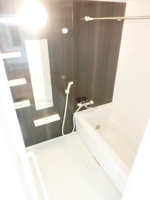 バス・シャワールーム　キレイなバスルーム！浴室乾燥付です。