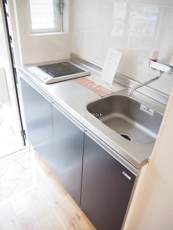 キッチン　ＩＨコンロ付きのキッチン。