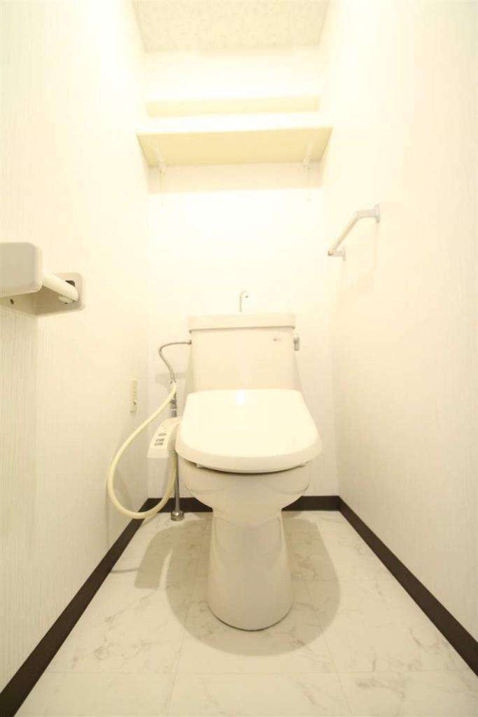 トイレ　人気の温水洗浄便座です