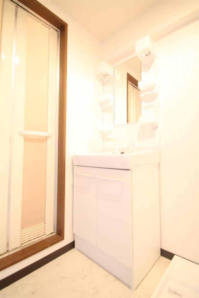 洗面設備　朝の準備に便利な独立洗面