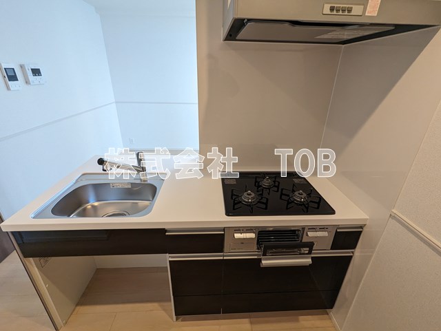 キッチン　3口ガスコンログリル付き