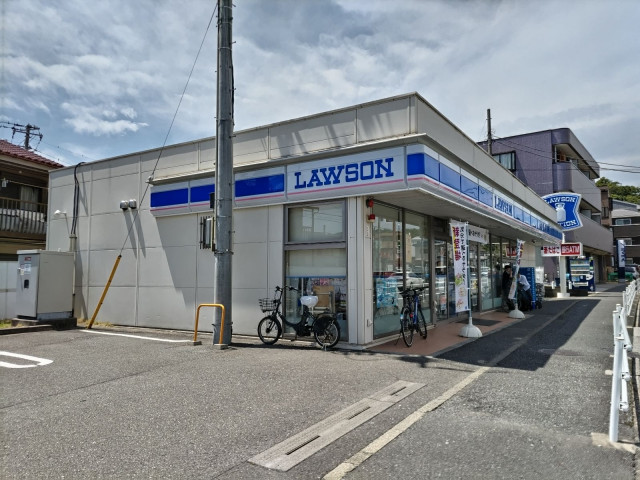 コンビニ　ローソン　横浜釜利谷東五丁目店（コンビニ）まで400m