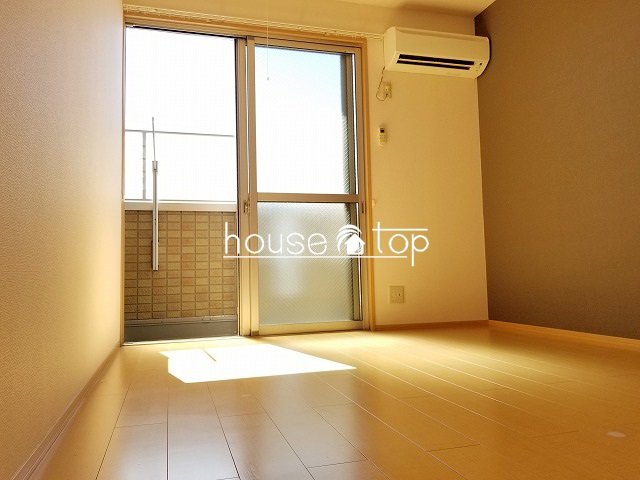 居室・リビング　日当たりの良い、明るいお部屋