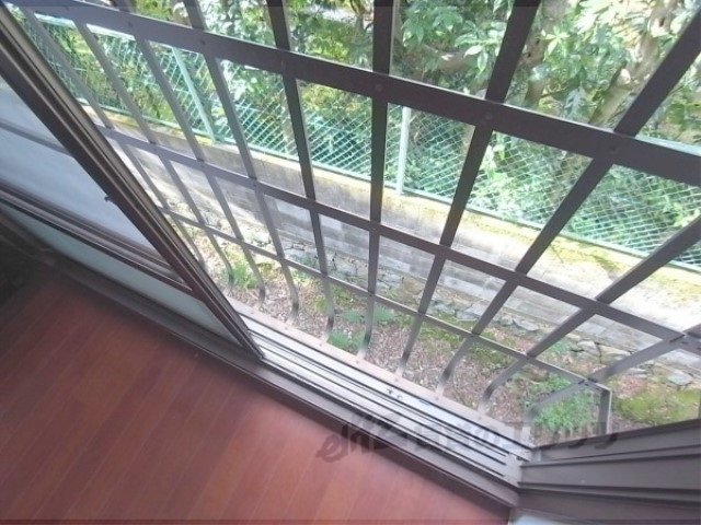 バルコニー　狭いスペースですが、物干し竿設置できます