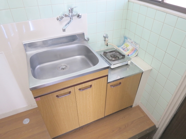 キッチン　ワンレバー式混合水洗キッチン。