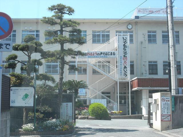 中学校　市立福岡中学校（中学校）まで460m