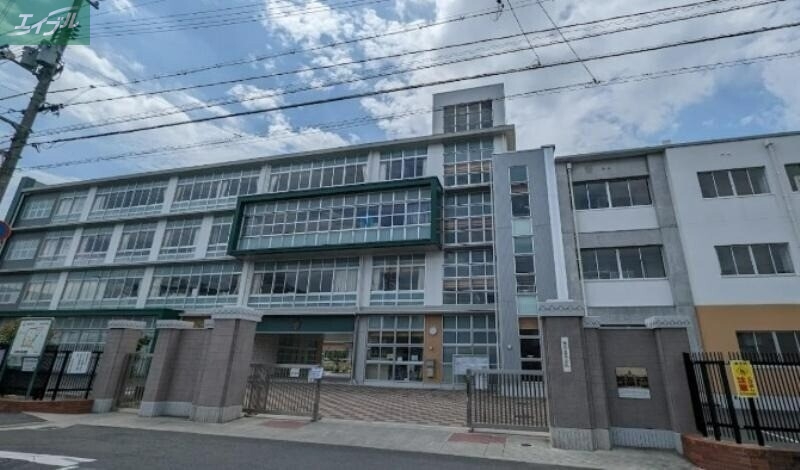 小学校　岡山市立鹿田小学校（小学校）まで493m