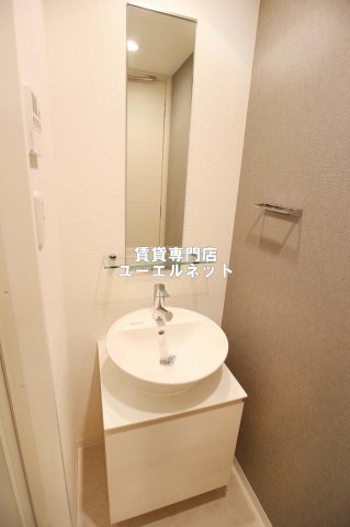 洗面設備　清潔感ある独立洗面台で毎日気持ちよく♪