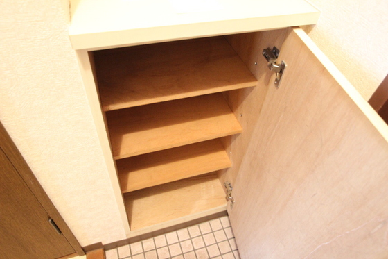 玄関　※別部屋の写真です。