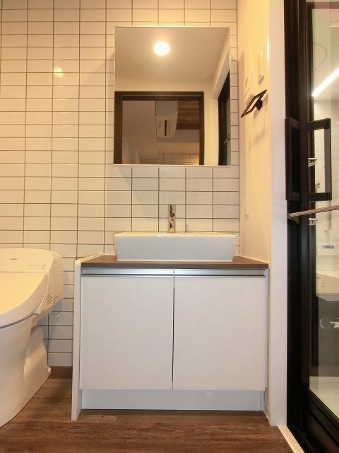 洗面設備　独立洗台です