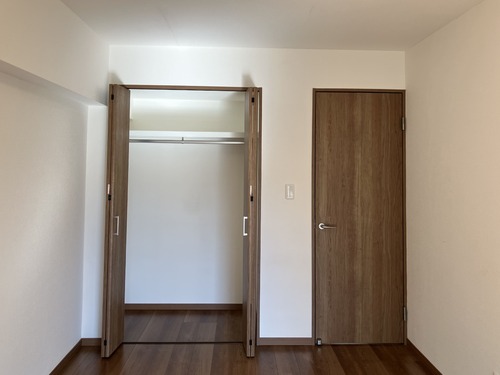 収納　洋室６．５帖（西側）・クロゼット