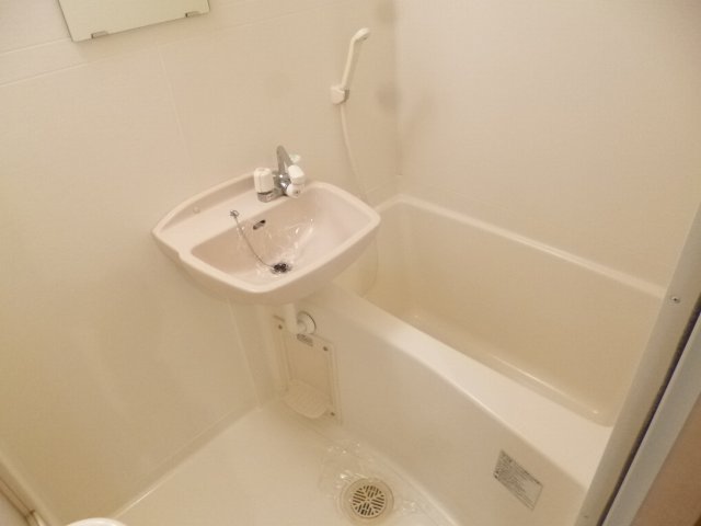 バス・シャワールーム　異なるフロアの室内写真