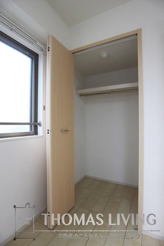 収納　側面に窓があるのは角部屋のみです。