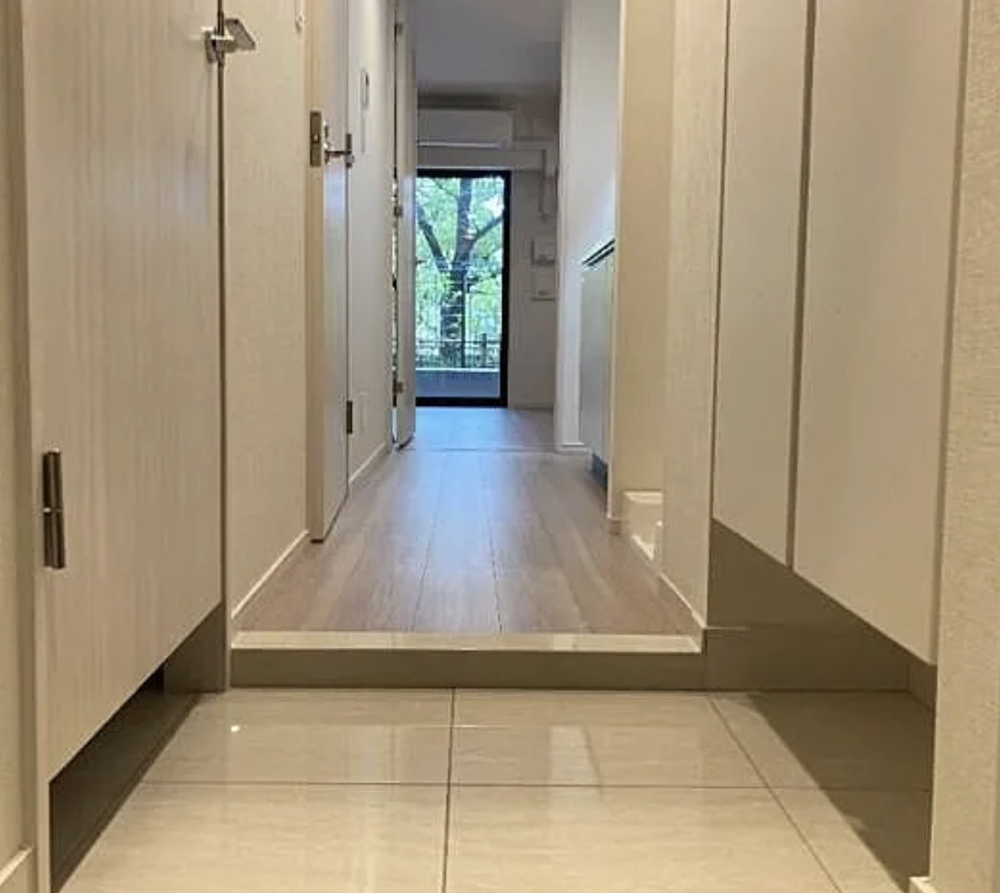 玄関　※別部屋の参考写真です。