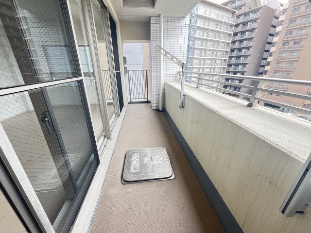 バルコニー　バルコニーからの眺めを楽しみながら食事をしませんか