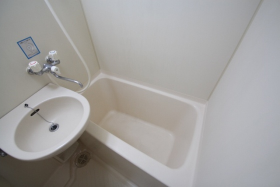 バス・シャワールーム　※別号室の写真です