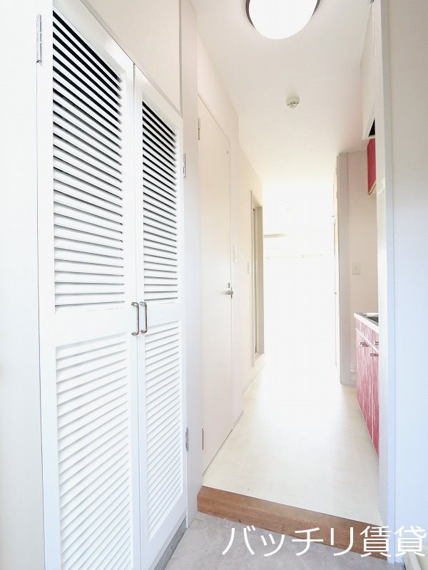 玄関　別号室タイプの為、現状を優先致します。