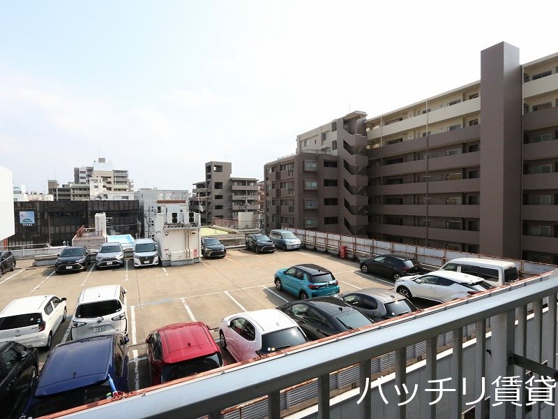 バルコニー　別号室タイプの為、現状を優先致します。