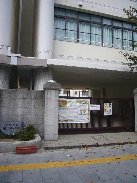 小学校　大阪市立堀川小学校（小学校）まで744m