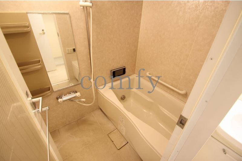 バス・シャワールーム　追炊き・浴室乾燥機付きバスルーム