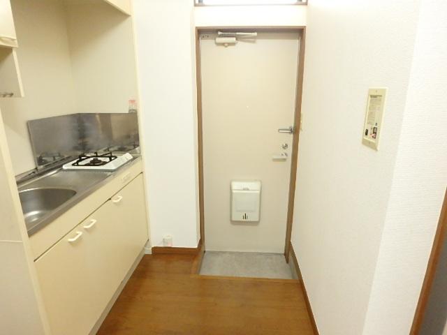 玄関　玄関前もスペースも広く、ゆとりあります。