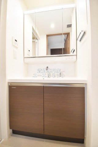 洗面設備　清潔感ある独立洗面台で毎日気持ちよく♪