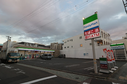 コンビニ　ファミリーマート 徳川町店（コンビニ）まで234m