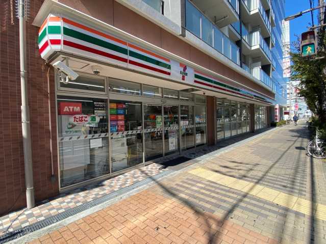 コンビニ　セブンイレブン（コンビニ）まで497m