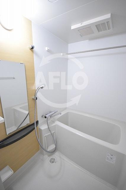 バス・シャワールーム　セレニテ本町グランデ　浴室