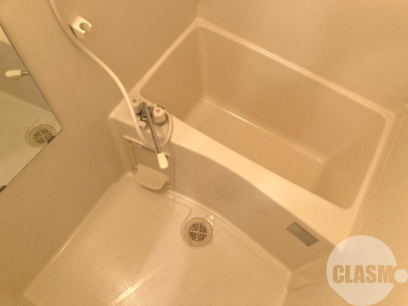 バス・シャワールーム　キレイにリフォームされています♪