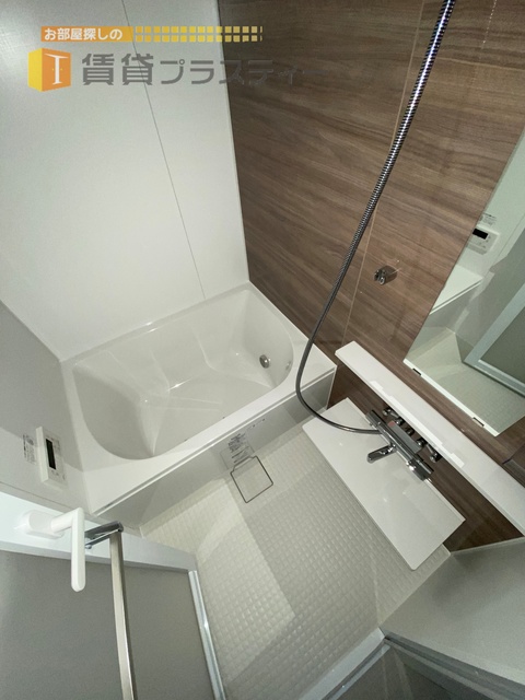 バス・シャワールーム　追い炊き機能・浴室乾燥機能付き。