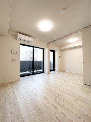 居室・リビング　こちらのリビングで趣味の時間をお楽しみください♪