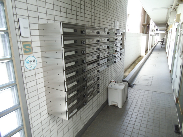 ロビー　集合ポストはこちらです☆★