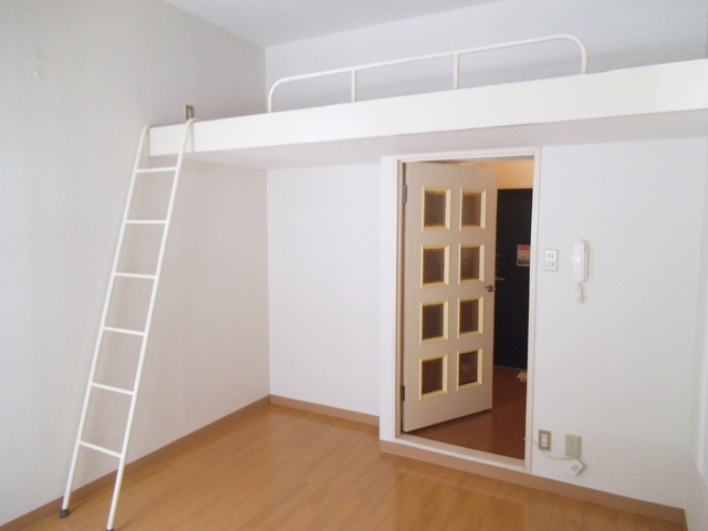 その他部屋・スペース　ロフト付きの明るいお部屋