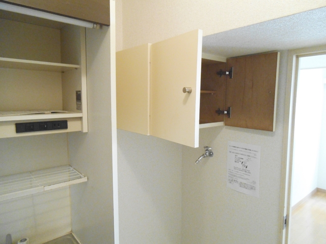 収納　洗濯機置き場上部の収納です。