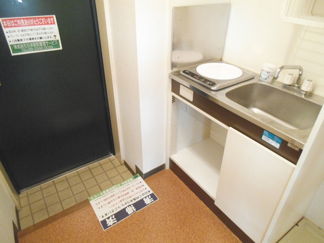 玄関　玄関入ってすぐにのちらのキッチンがございます。