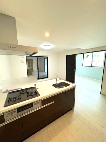 キッチン　ガスコンロ３口・グリル付のシステムキッチン