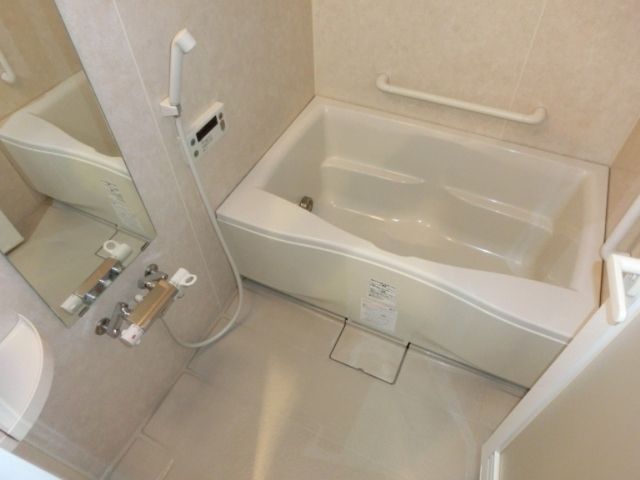 バス・シャワールーム　☆追い焚き機能付きです☆