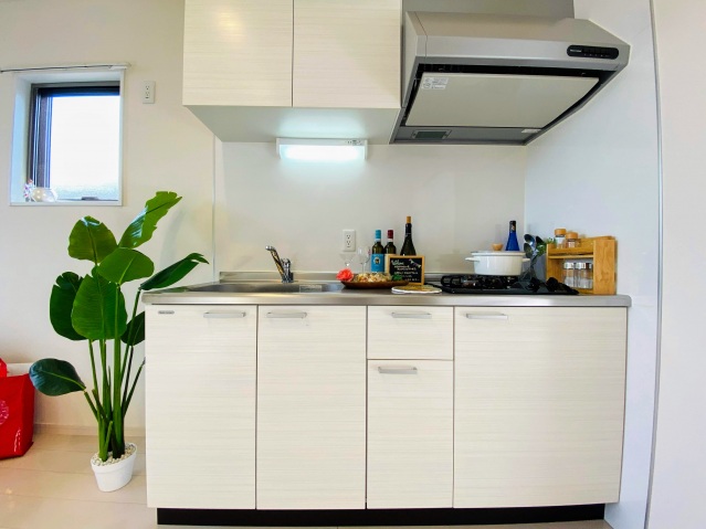 キッチン　※写真は同物件別部屋の写真です。実際の色味と相違がある場合は